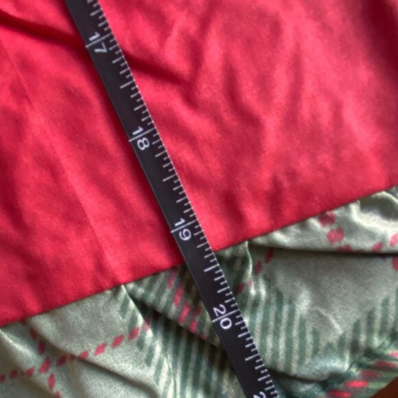 2 Christmas Poinsettia Lattice Pillow Shams Standard Quilted Holiday Decoration - Picture 7 of 9